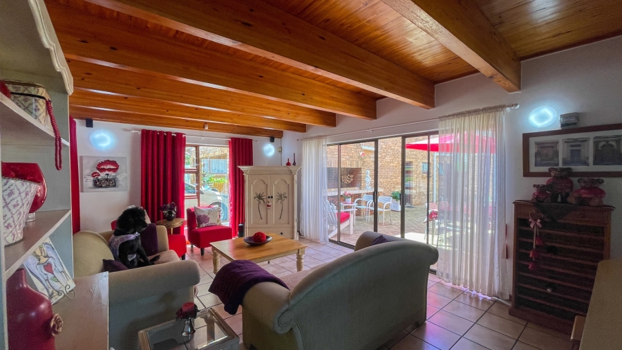 5 Bedroom Property for Sale in Glentana Western Cape